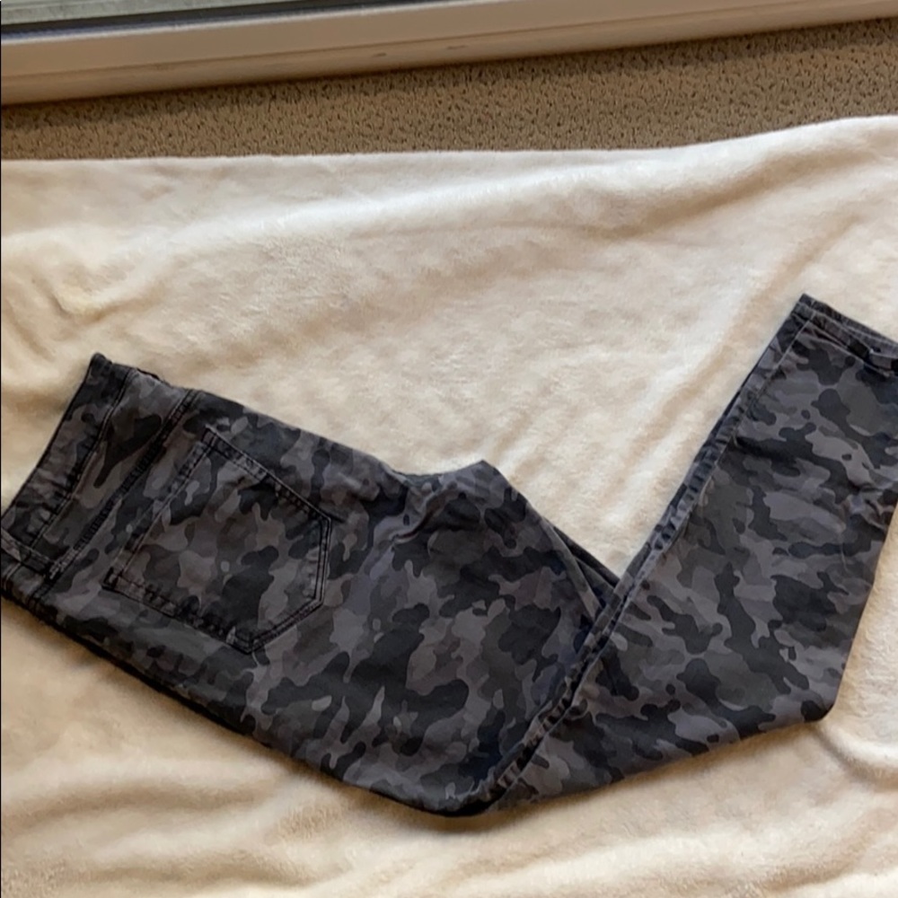 Seven gray Camo pants